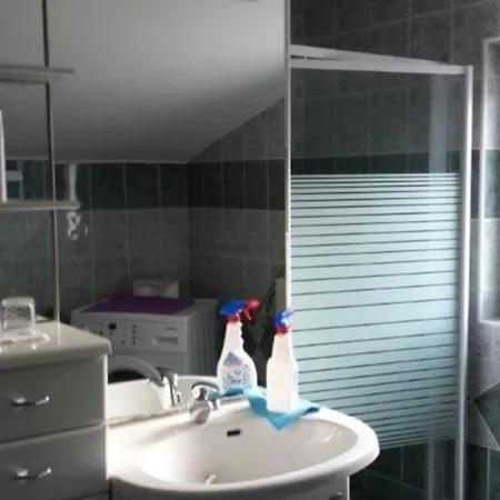 Fuer Fuenf Personen Mit Balkon