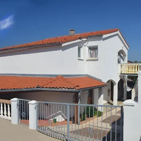 Apartment Fuer Fuenf Personen Mit Balkon *